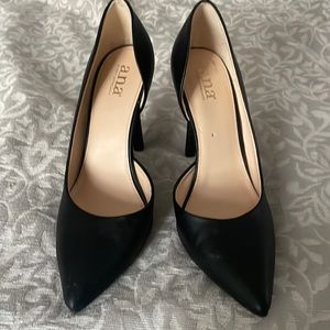 Ana 3.5in heels in black, size 8.5